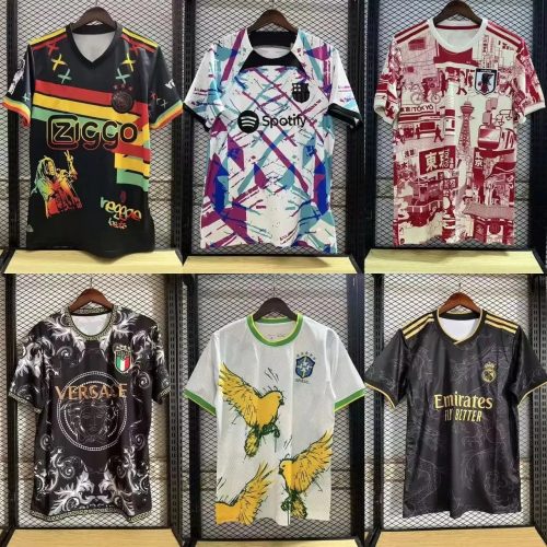 Versace Baroque Print Jersey Graphic Tee Black and White