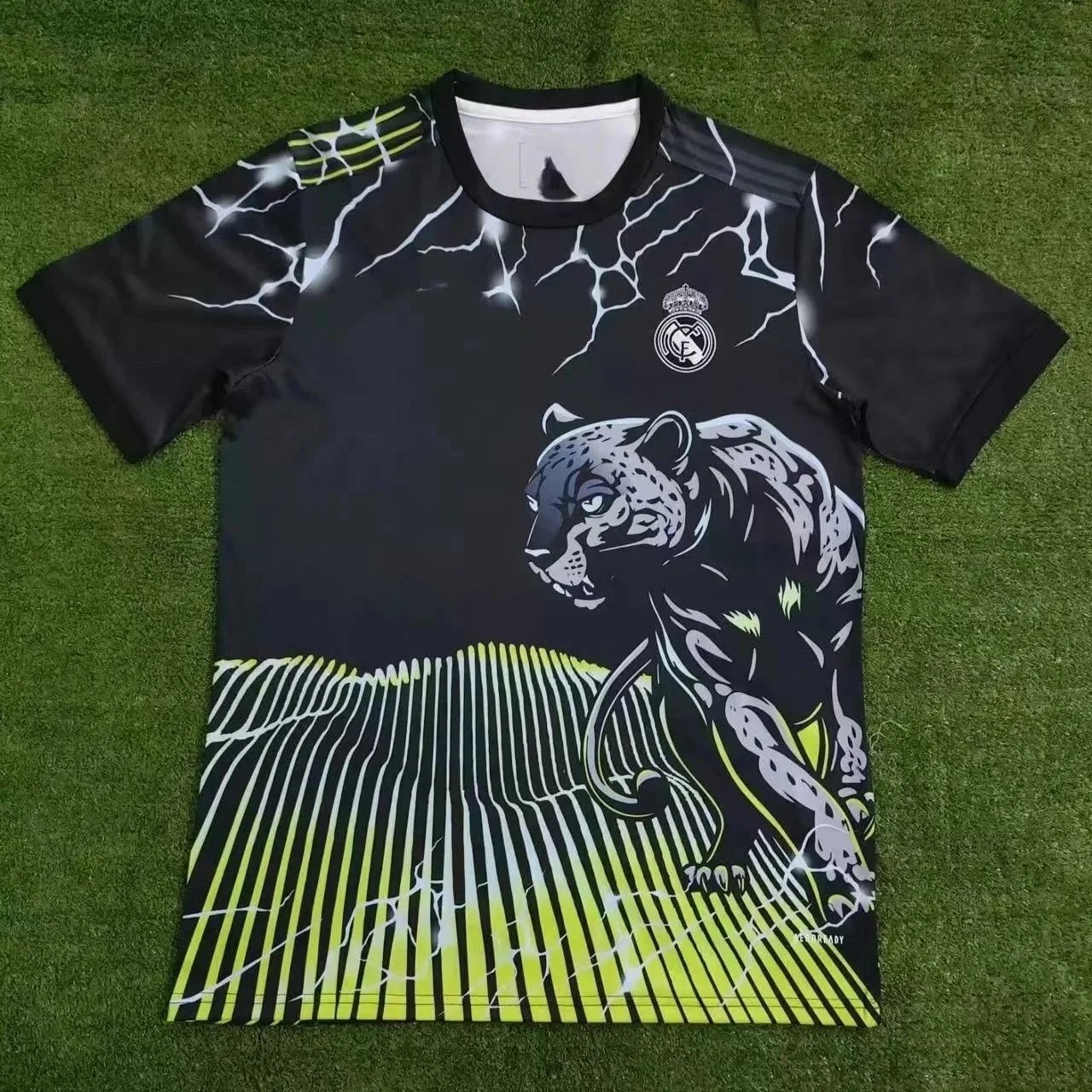 皇马 闪电豹绿色 皇马 闪电豹绿色