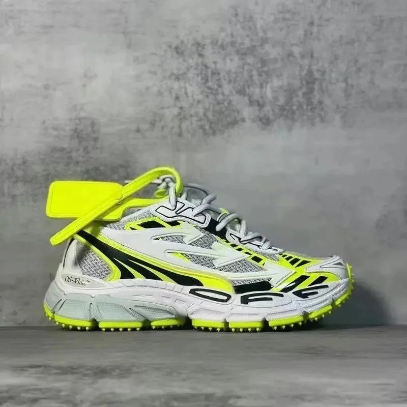 灰黄色 灰黄色