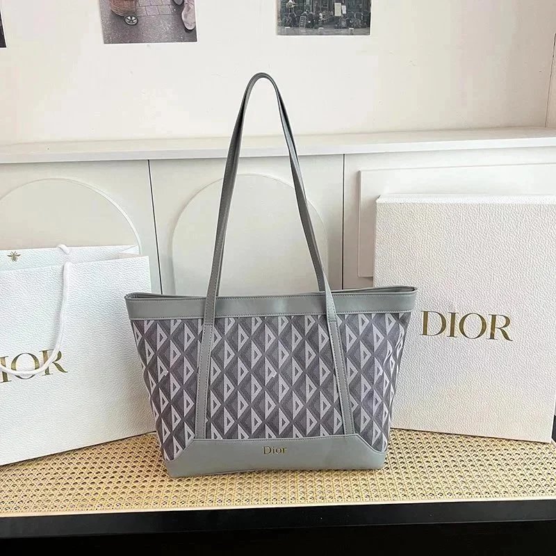 32 32