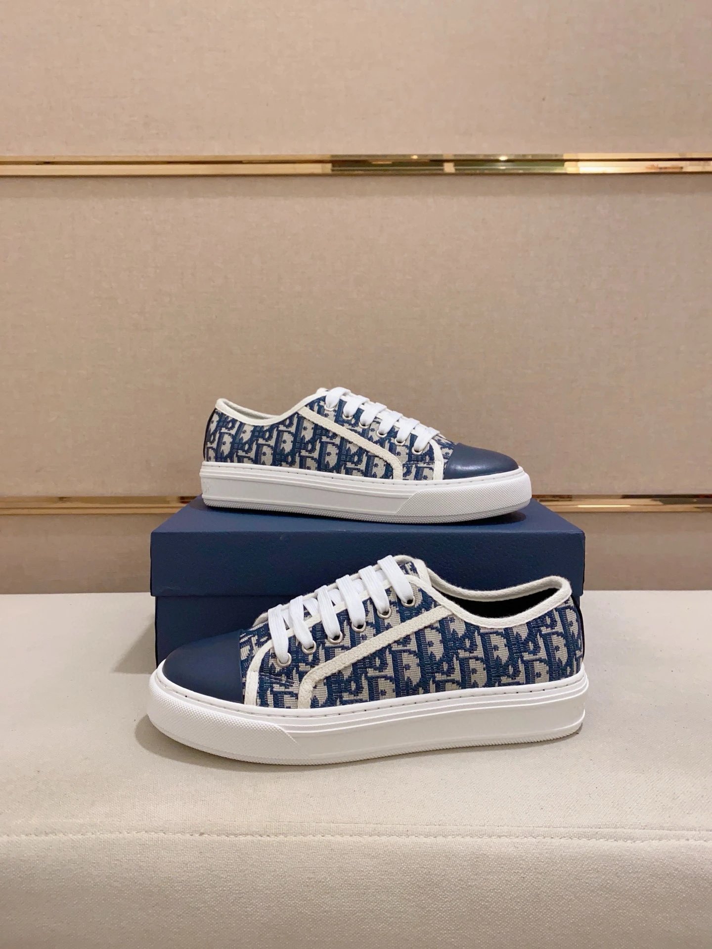 7 7