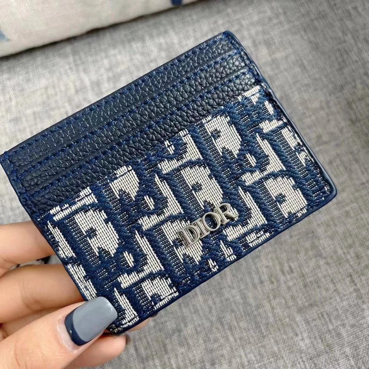 01 01