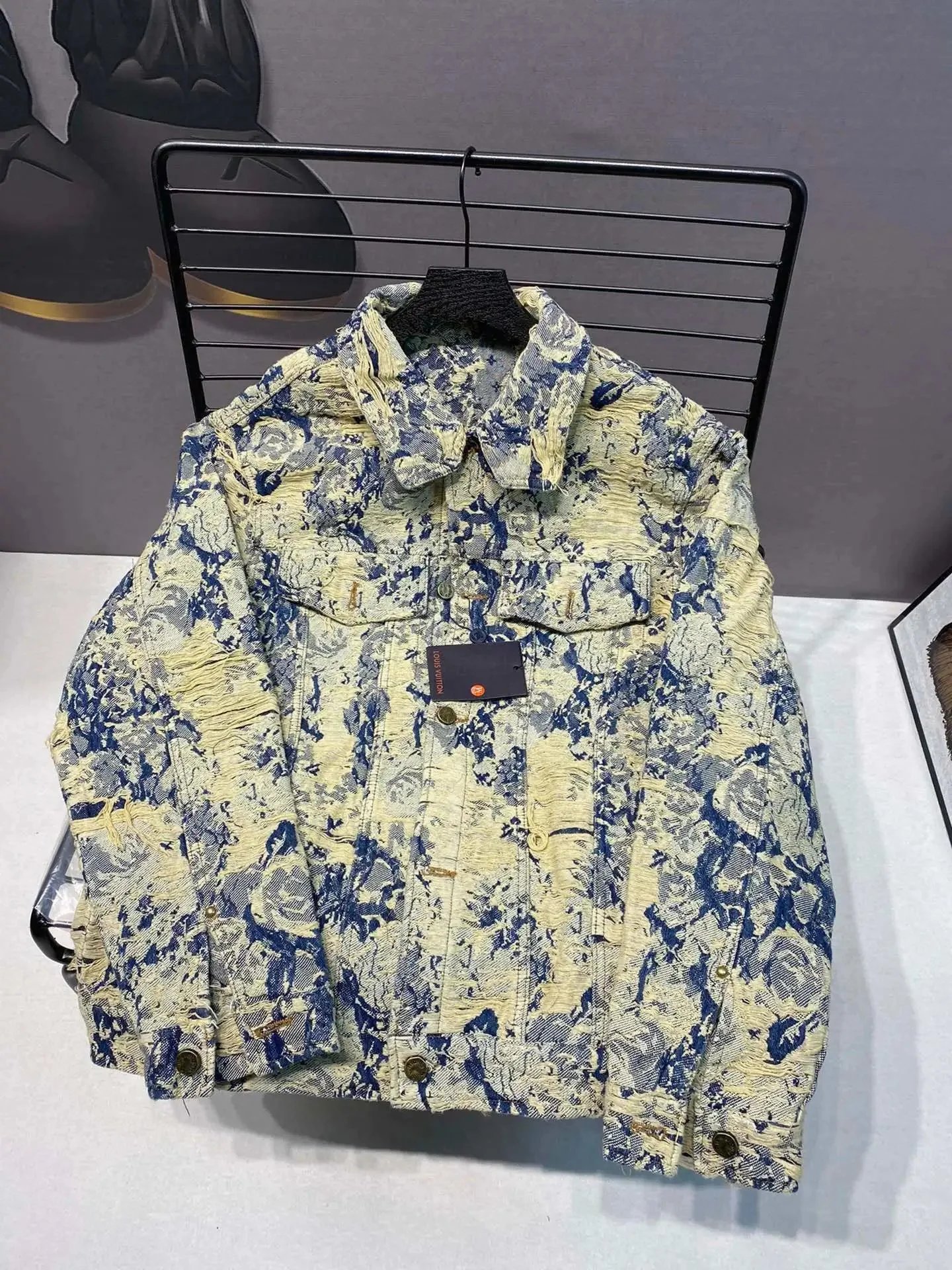 32 32