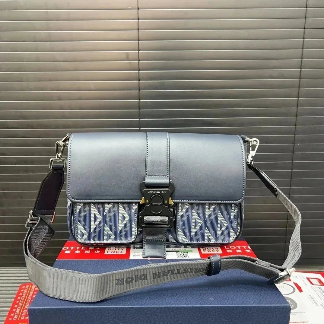 32 32