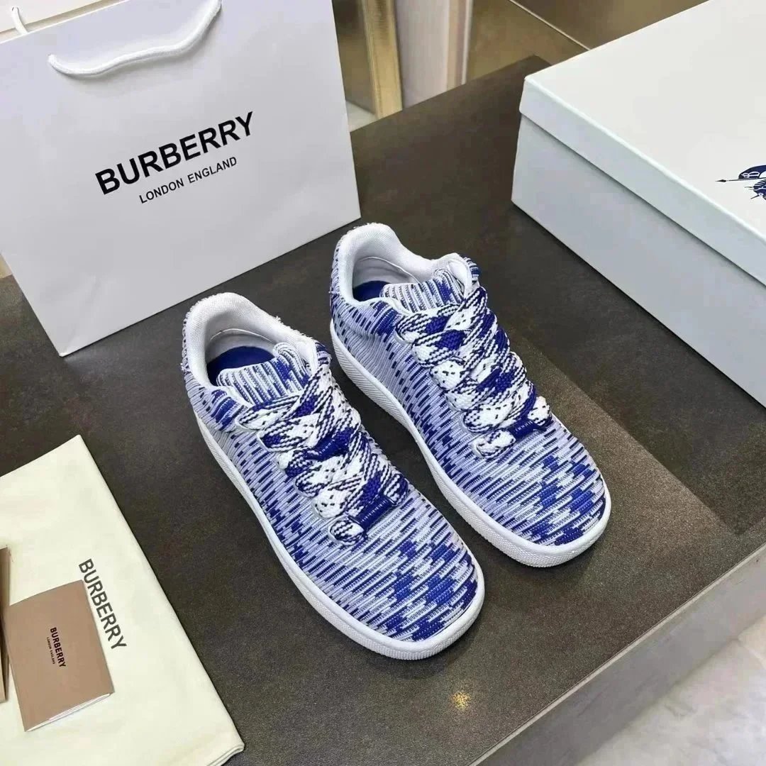 32 32