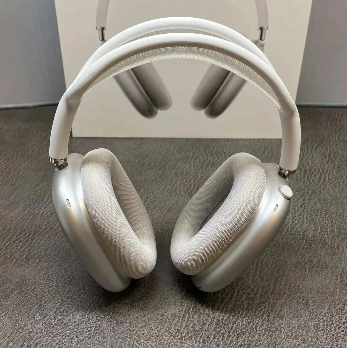 metal white