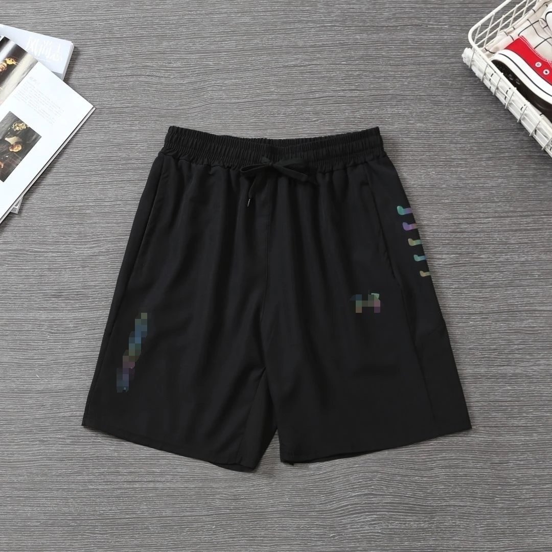 黑色短裤