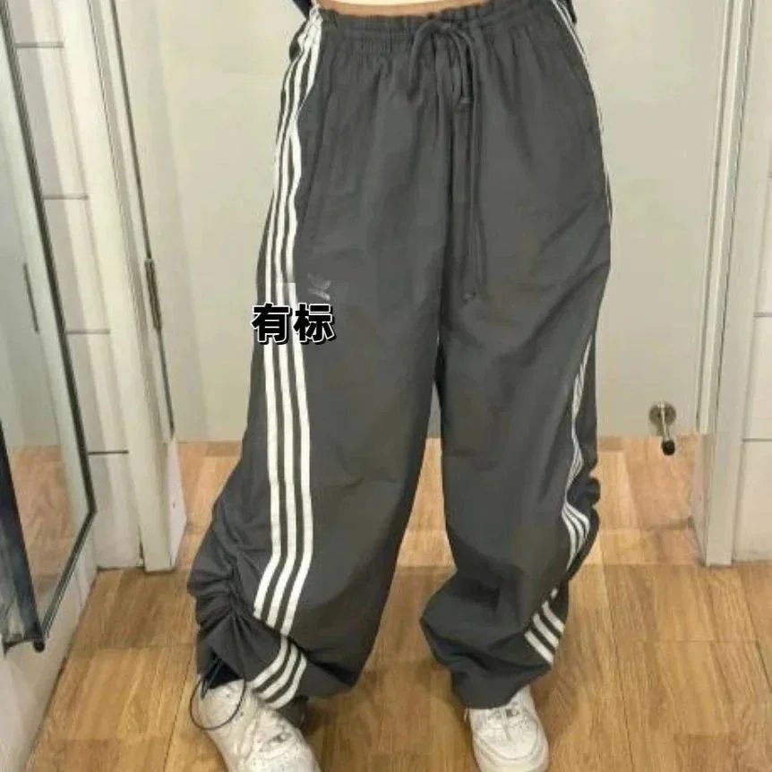 灰色