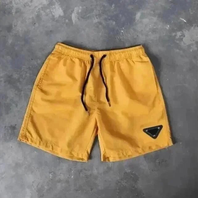 黄色