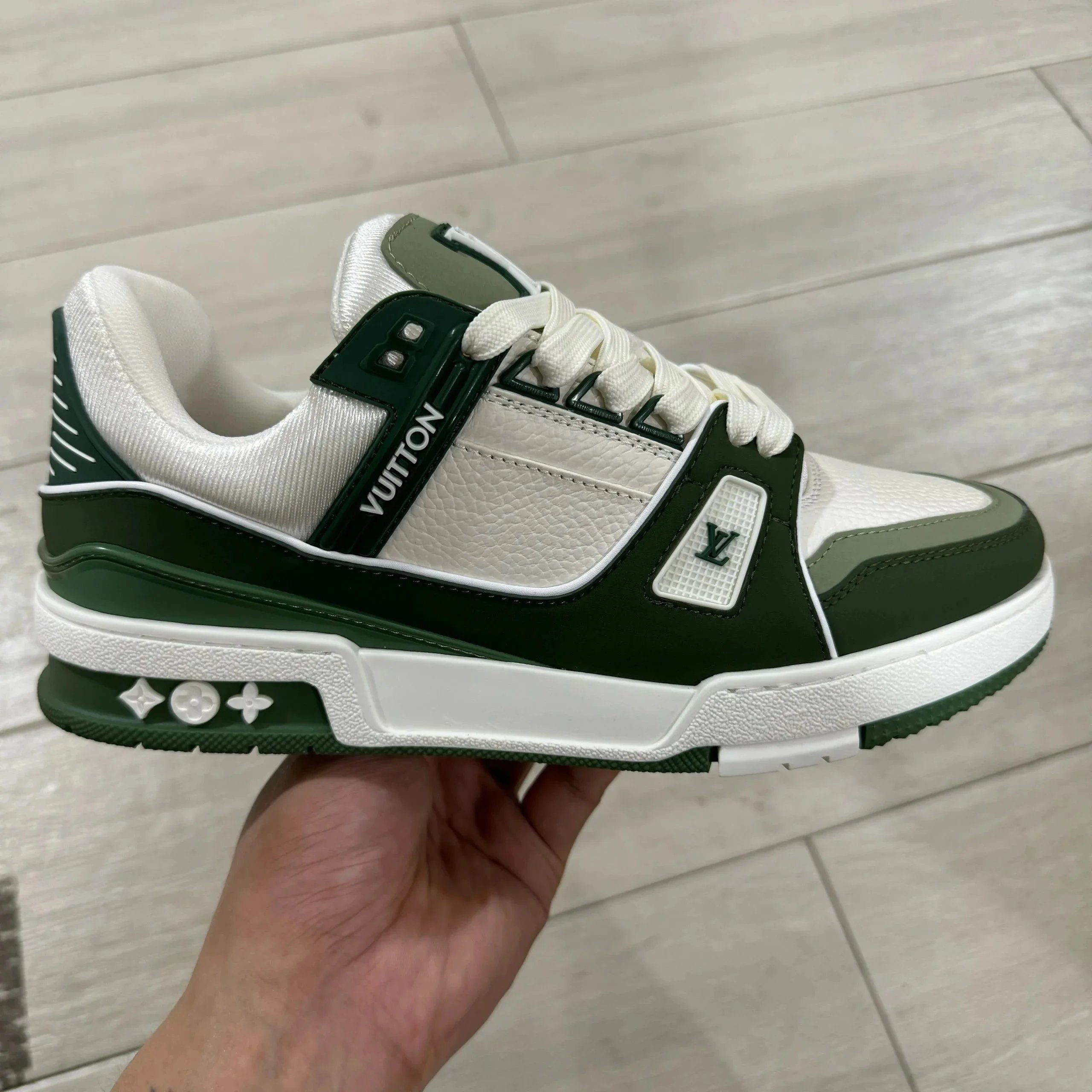 深绿白