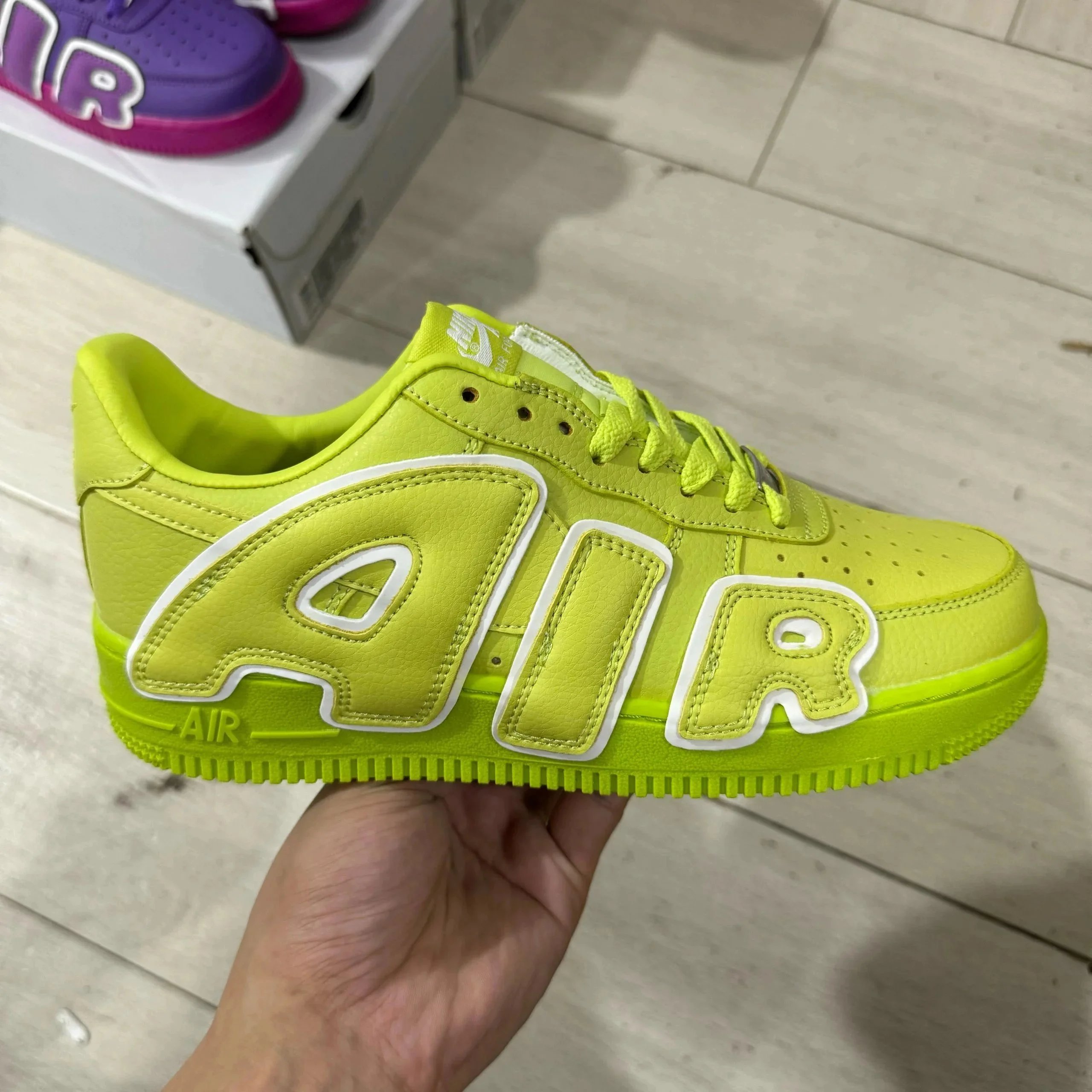 黄色