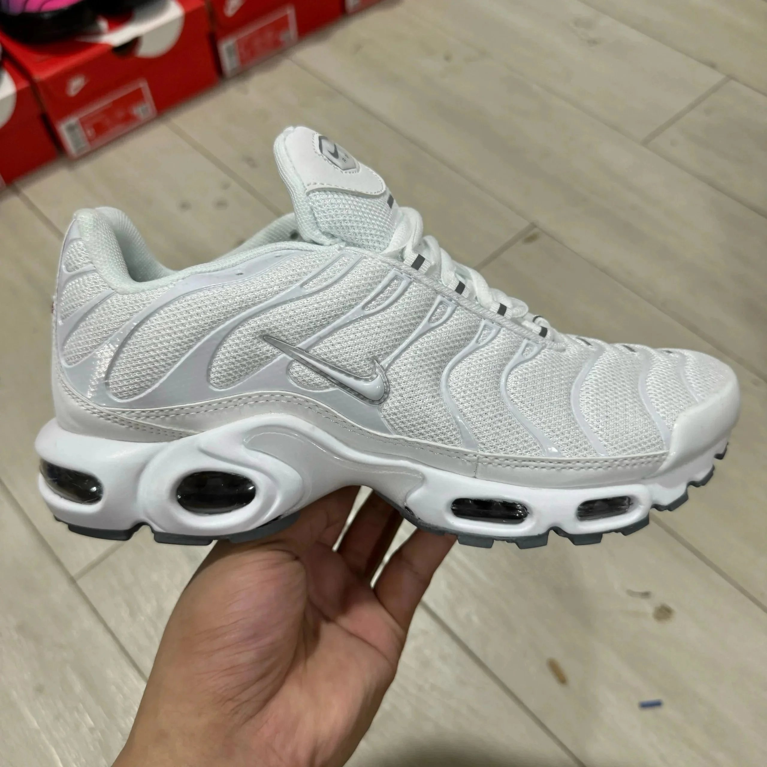 货1白色