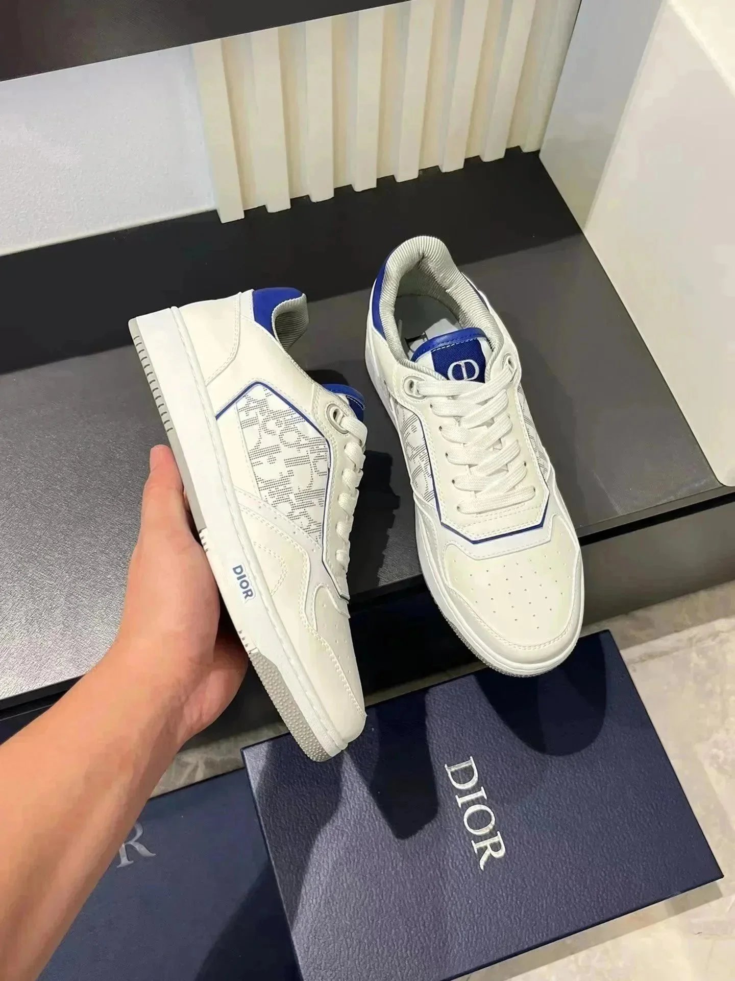 035 035