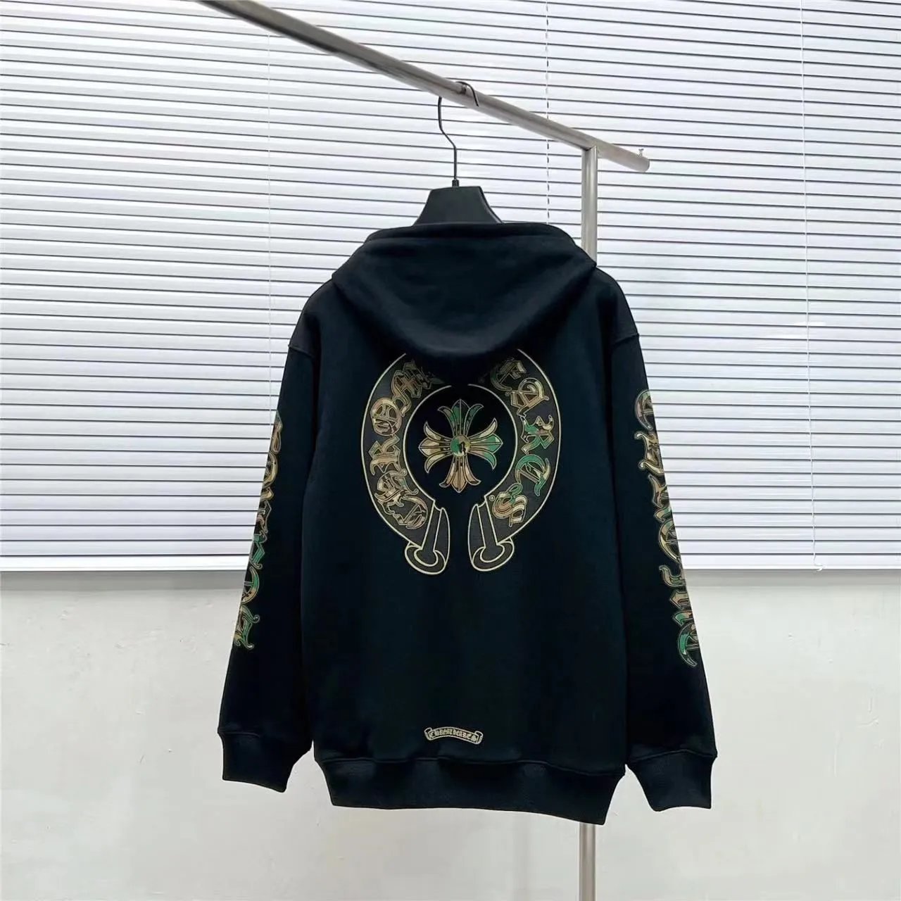 黑色