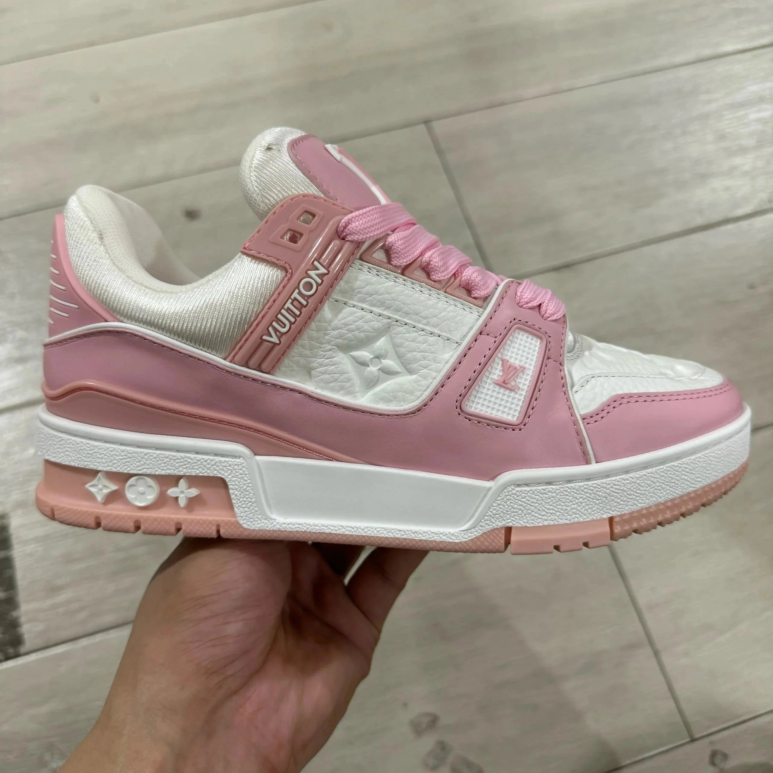 玫瑰粉
