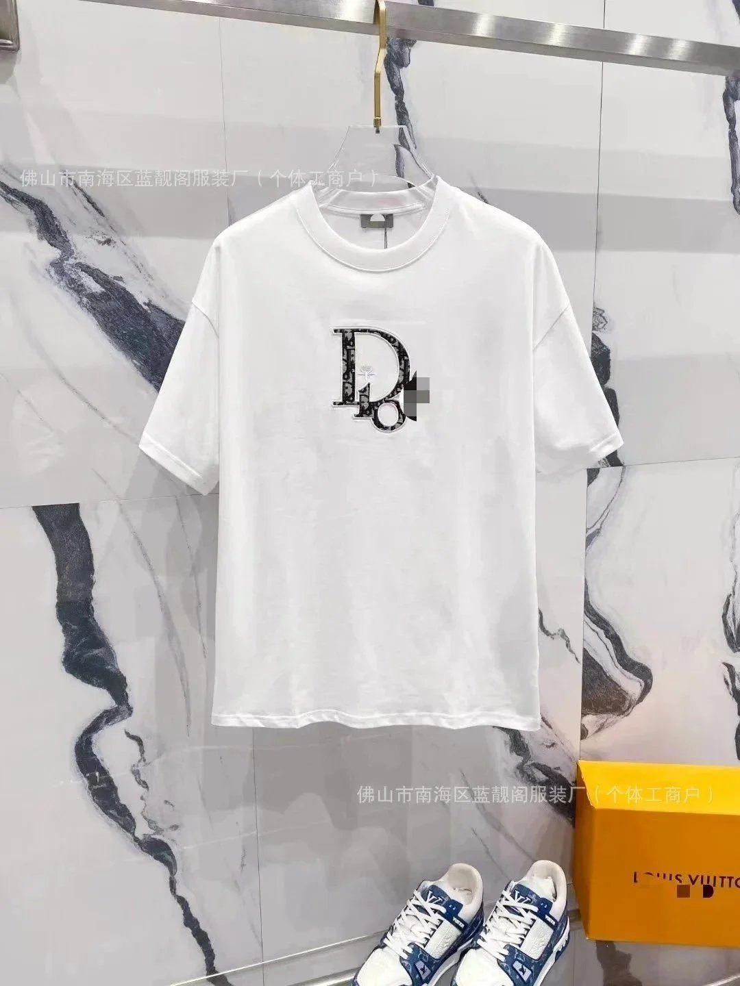 D05白色