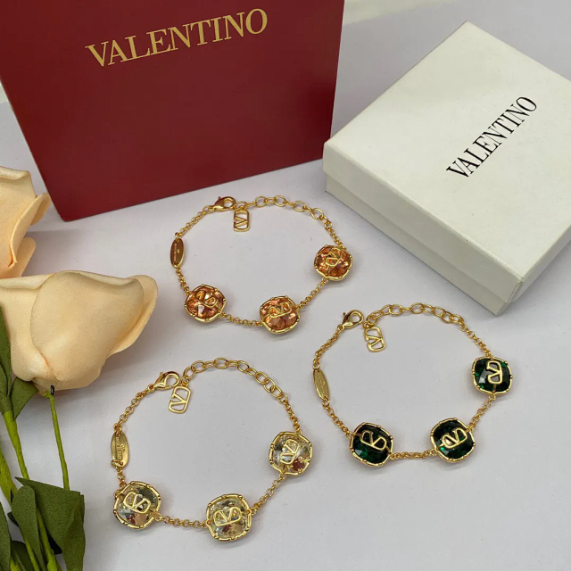 Valentino VLogo Signature Bracelet Elegant Gold Chain Bracelet Multicolor
