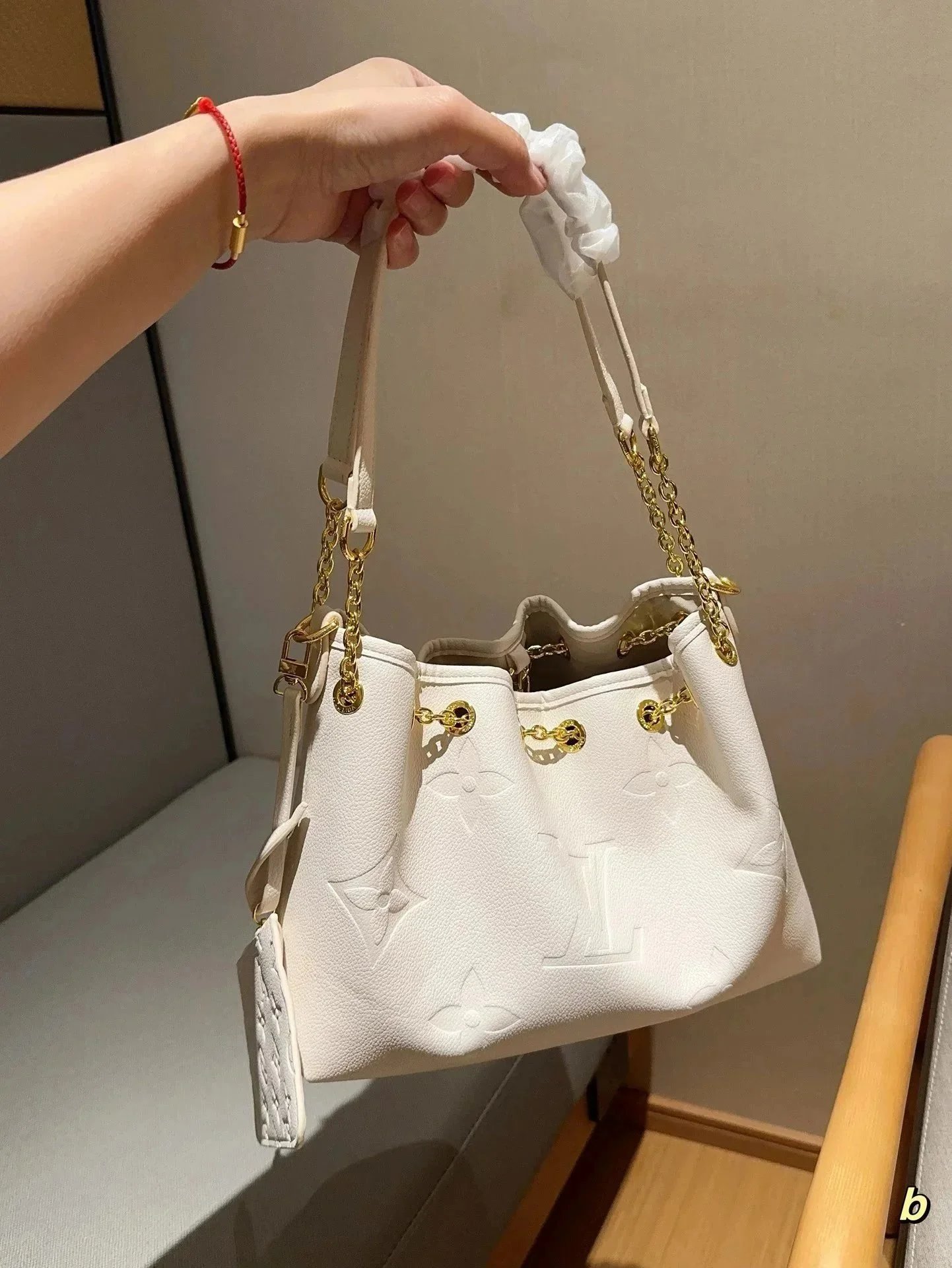 050301006-White (Size: 28 × 20 × 11 cm)