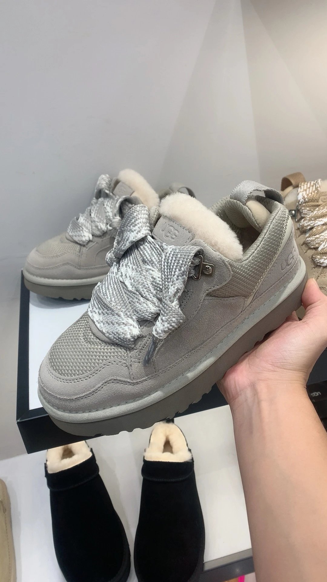 浅灰色 浅灰色