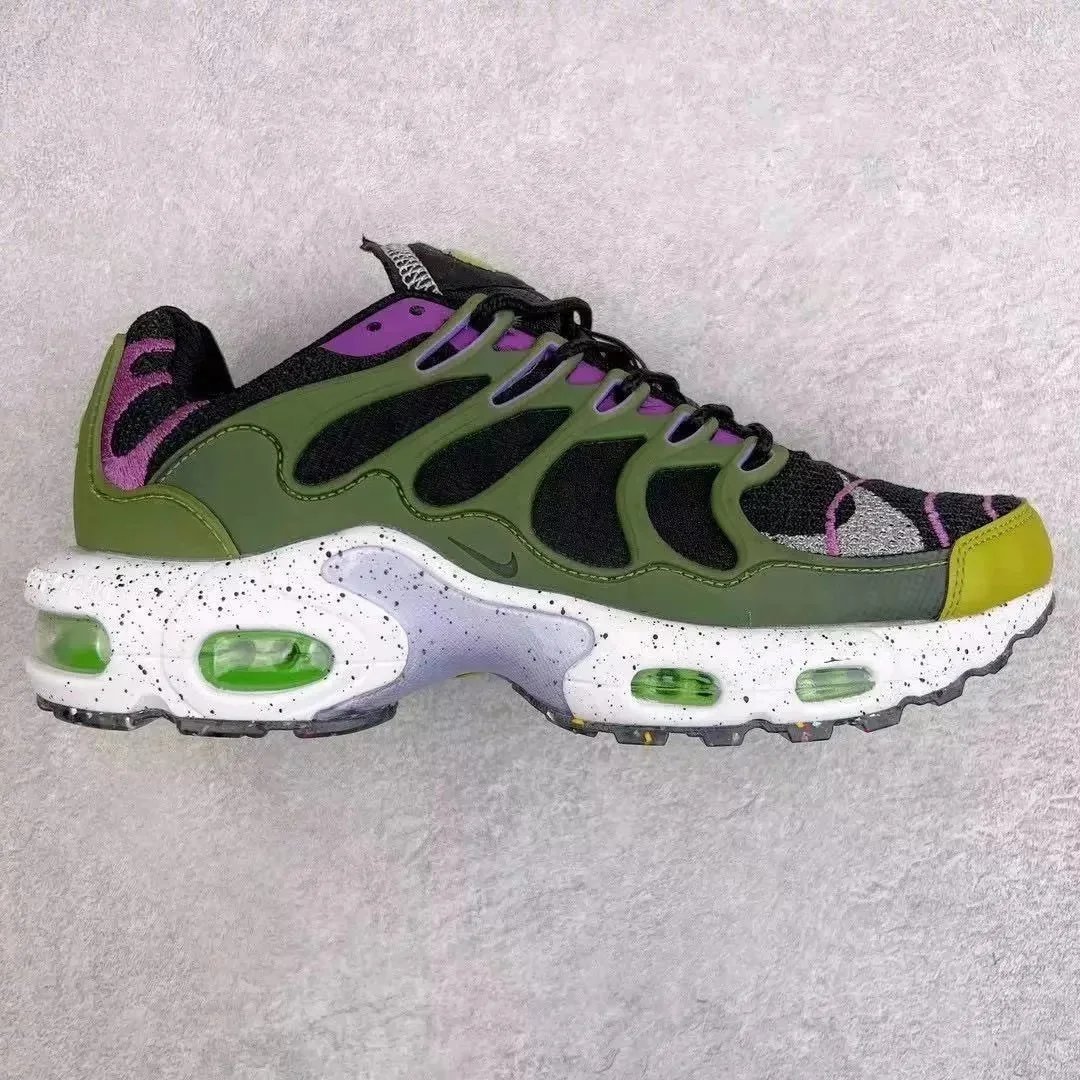 黑绿色 黑绿色