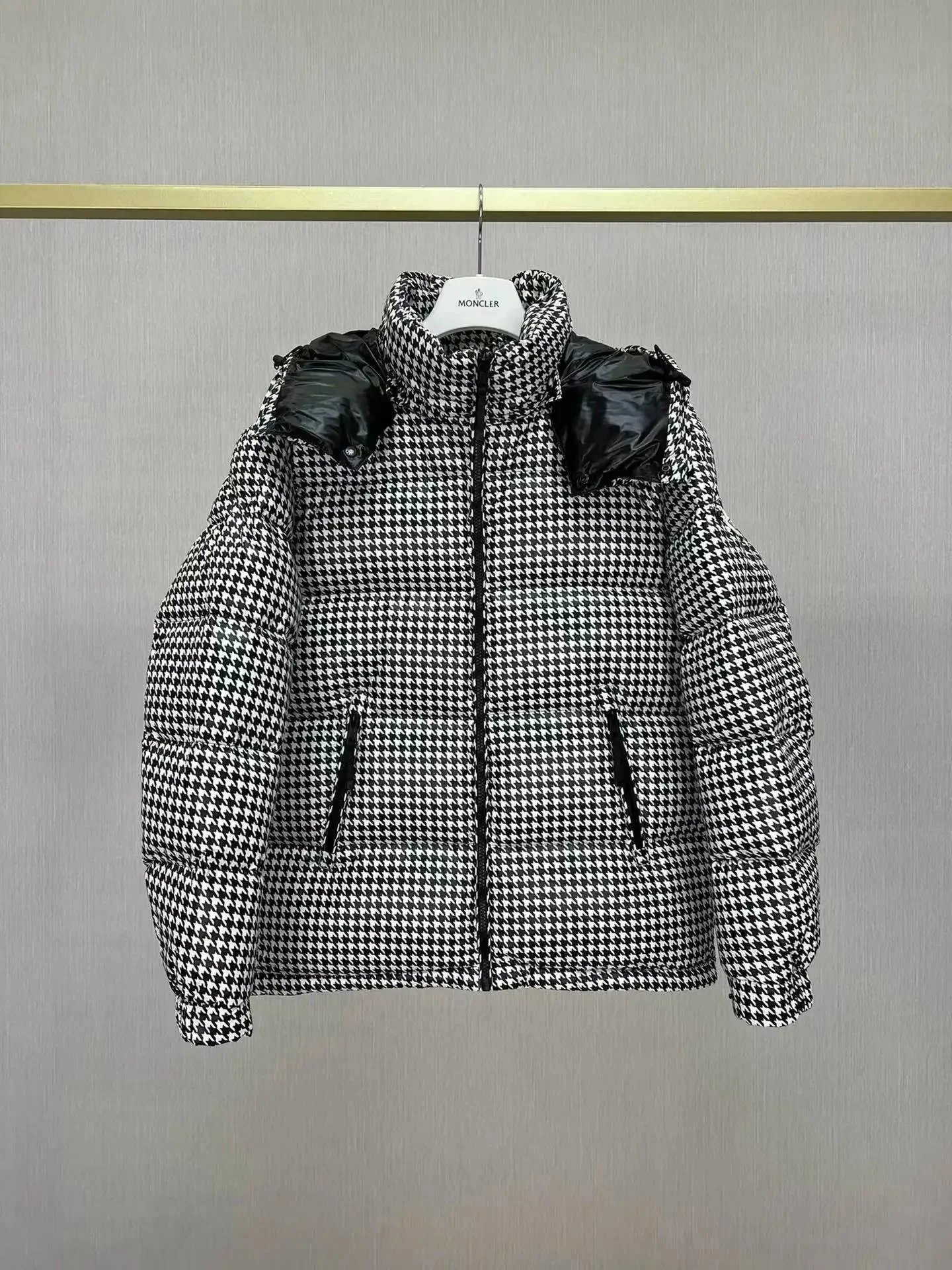 32 32