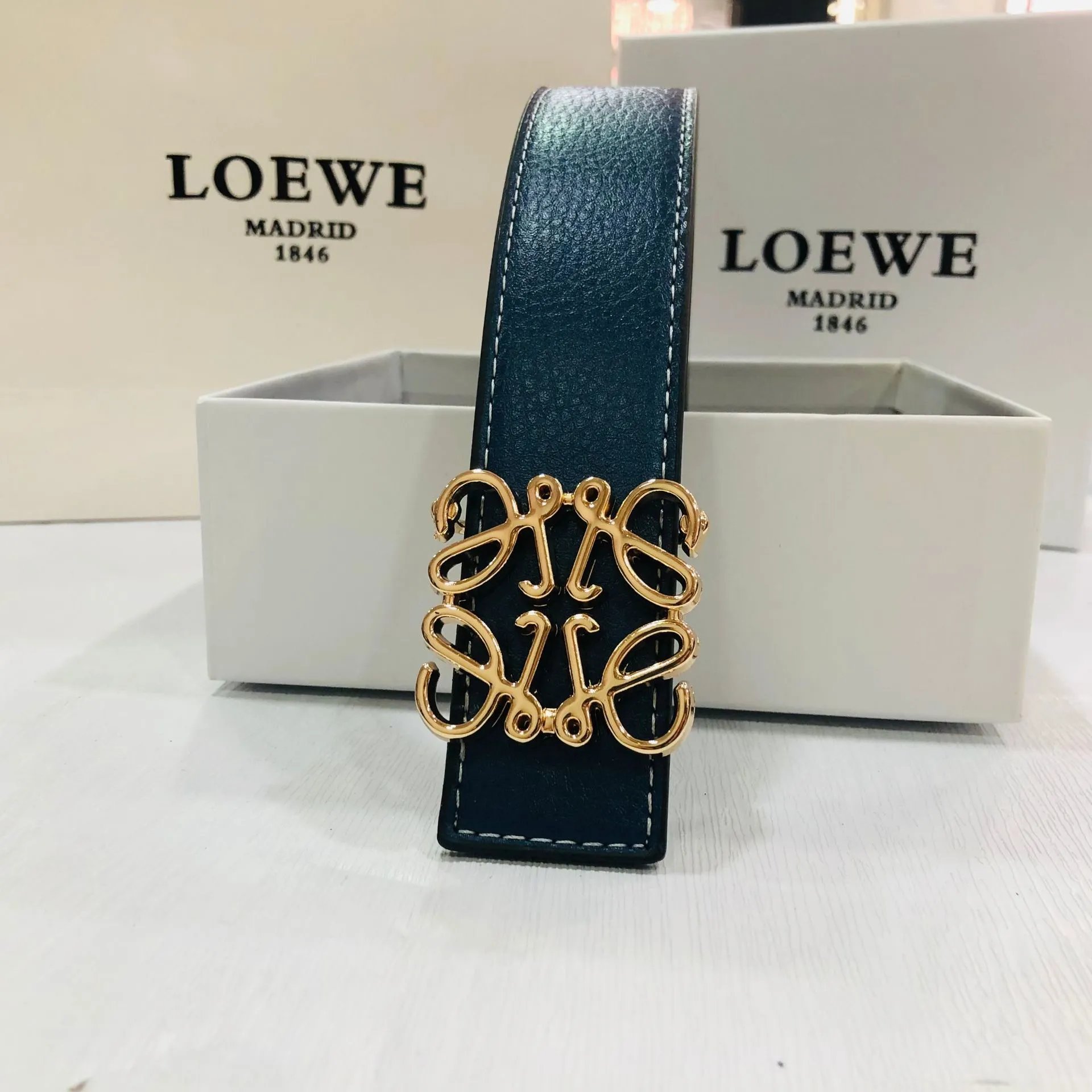 蓝色金扣 蓝色金扣
