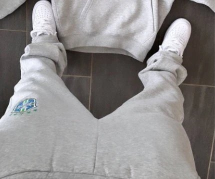 灰色长裤(徽章) 灰色长裤(徽章)