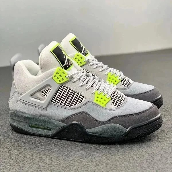 32 32